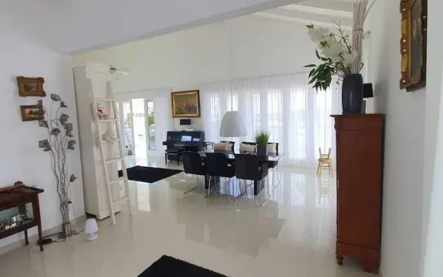 B&B Curacao nv