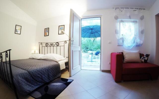 Studio Apartment Adriana