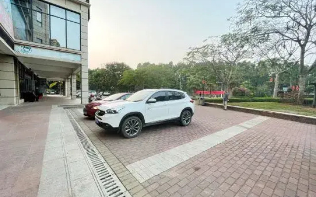 Danzhou walnut Lane Theme Hotel