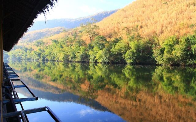 The Hub Erawan Resort