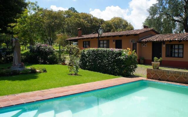 Villa Patzcuaro Garden Hotel & RV Park