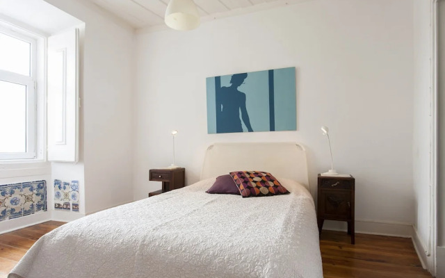 ALTIDO Classic 3BR home w/workspace in Chiado, 2mins from Baixa-Chiado subway