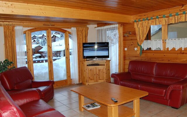10-pers. Holiday Home With Sauna Near Center of Champagny