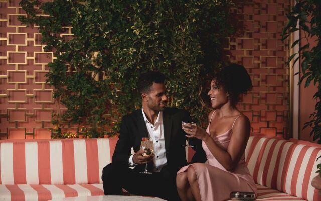 The Hollywood Grande, Autograph Collection