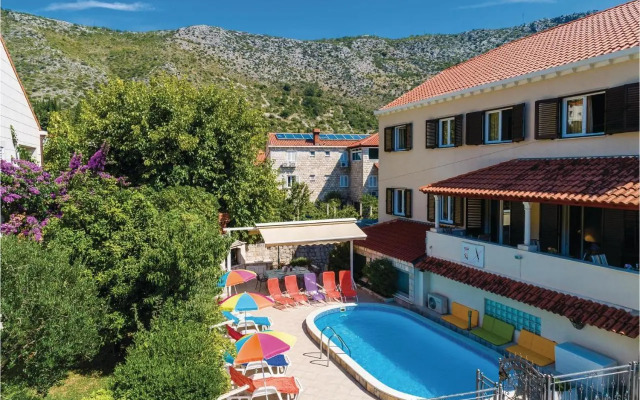 Five-Bedroom Apartment in Zaton Mali