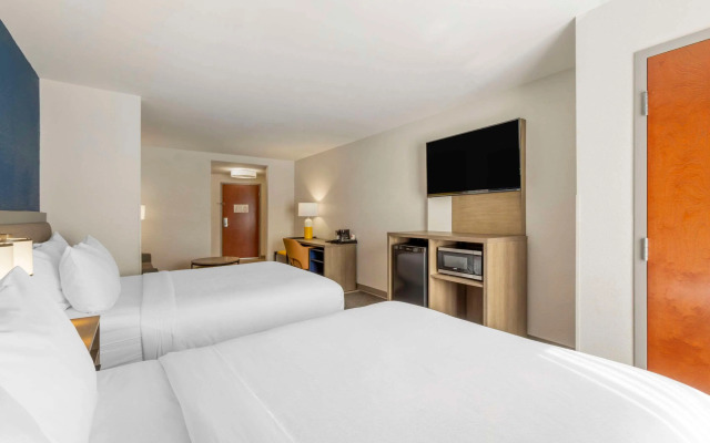 Comfort Suites Columbia Northeast - Fort Jackson