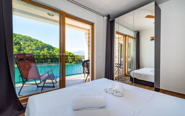 A3 - Beautiful Seafront apt w. Magnificent View