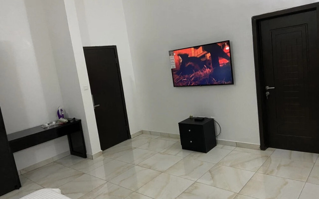 Luxurious and Inviting 4-bed House in Chevro-lekki