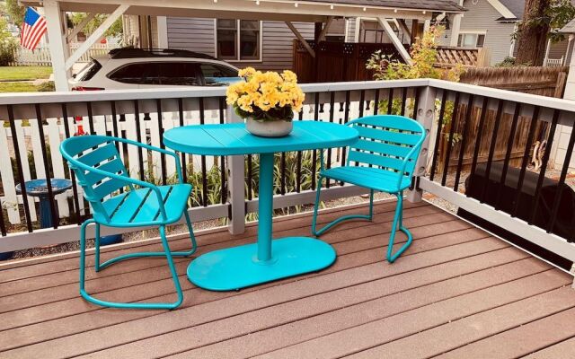 Cozy Bungalow in Downtown Loveland w/Free Bikes!