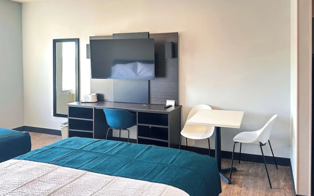 Studio 6 Richmond Airport