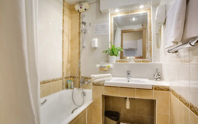 #513 OREKHOVO APARTMENTS with shared bathroom