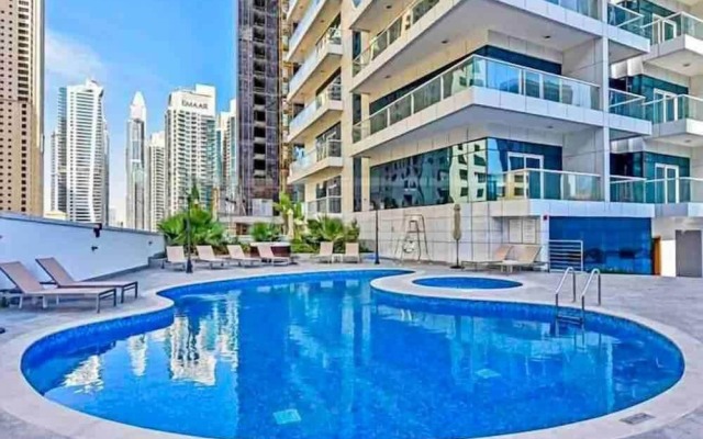 Lux High Rise Marina Apartment