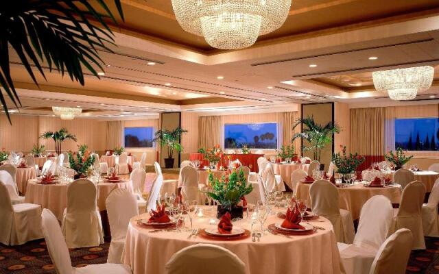 Courtyard By Marriott Los Angeles Sherman Oaks