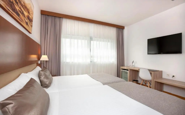 Hotel Catalonia Las Cañas