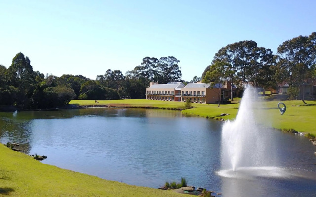 Lakeside Hotel and Conference Centre