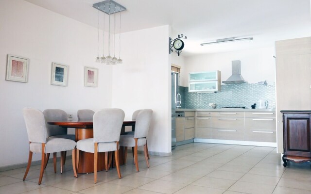 3BR balcony Hayarkon Tel Aviv