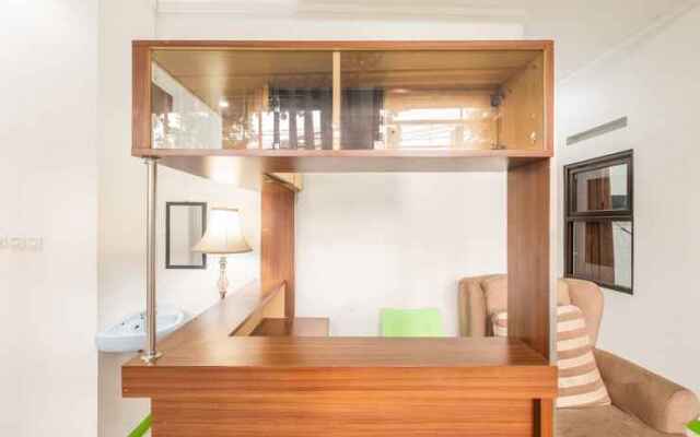 Oyo Life 2449 Sandila Residence