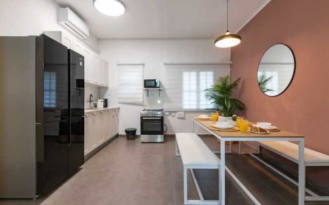 Stunning Chic 2 BR Ibn Gvirol St