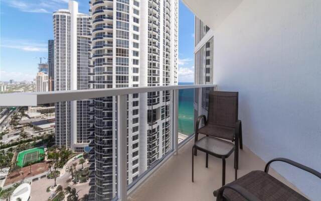 Fabulous Waterfront 2BR 2BA Trump Tower Apartment 6 Guests