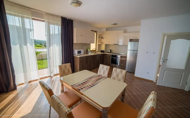 Villas in Complex Trakiyskiy Bryag