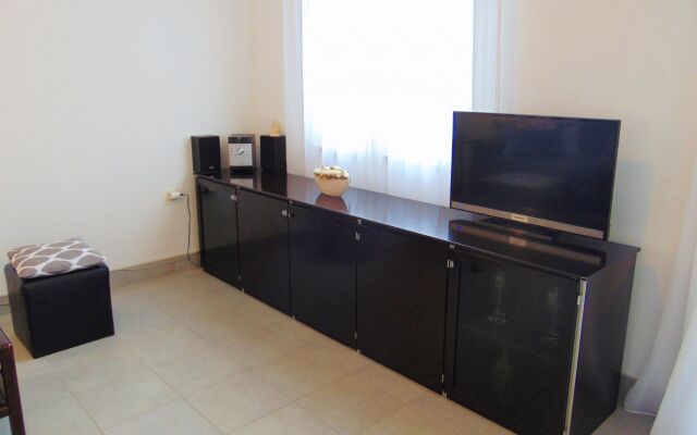 Apartment Vin - excellent location and close to the sea A Postira, Island Brac