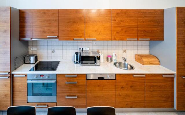 Kafka Apartment 4BR+2bath Old Town