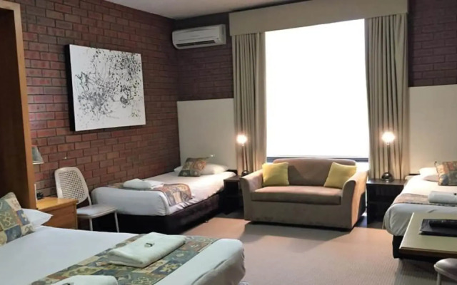 Sovereign Park Motor Inn