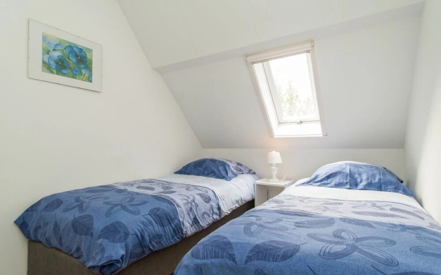 Inviting Farmhouse in 't Zand near Marine Museum