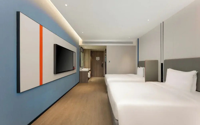 Holiday Inn Express Shanghai Jing'an Temple by IHG