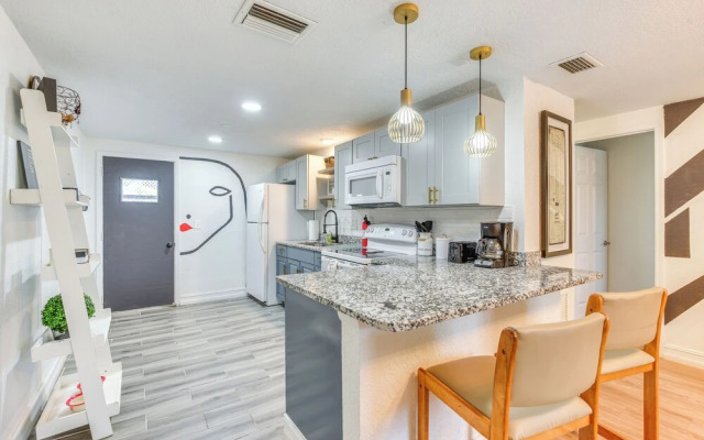 Pet-friendly Palmetto Duplex ~ 2 Mi to Riverwalk!