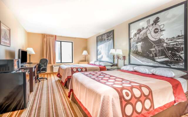 Super 8 by Wyndham Salina I-70