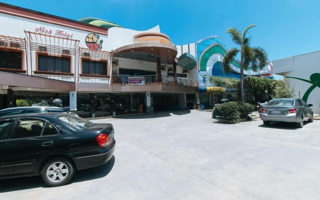 RedDoorz Premium @ Nick Hotel Gerona Tarlac