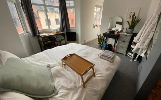 Private Apartment - Free Wifi, Parking, No Deposit