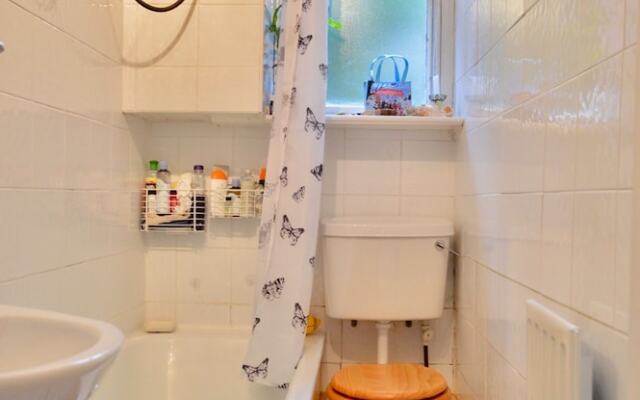 Two Bedroom Flat In Meadowbank