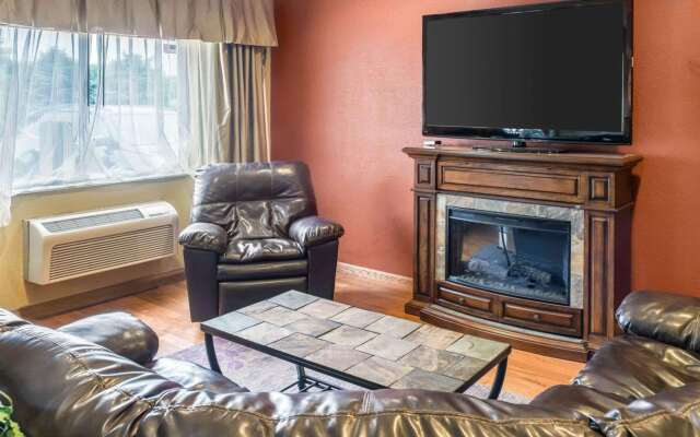 Quality Inn Lakeville North