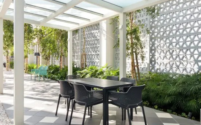 Una Service Apartment - Fivesenses