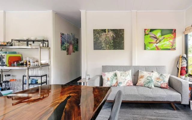 Pura Vidaville - Hiker's Hideaway