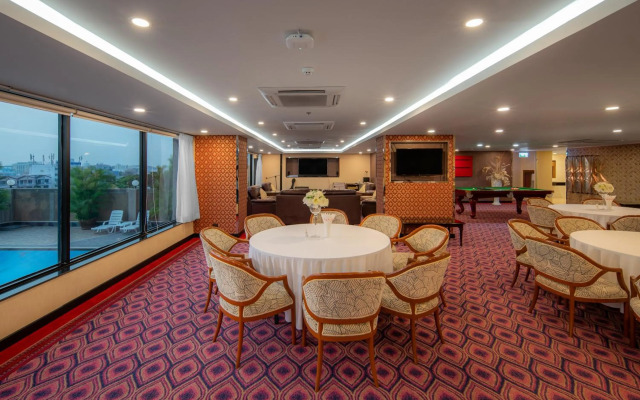 Alexander Hotel