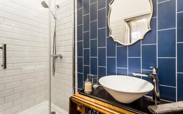 Hello Downtown Apartment - Movie