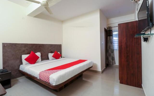 OYO 65927 Balaji Grand Inn