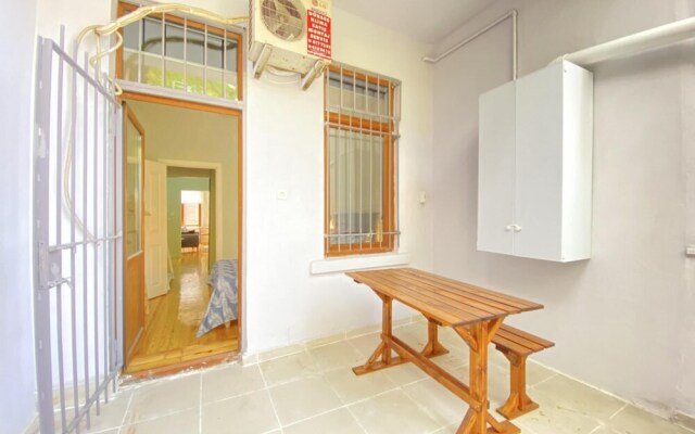 Flat With Balcony Near Flower Passage in Beyoglu