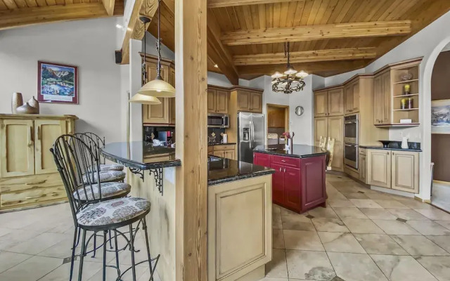Mountain View Ski Lodge 5 Bedroom Townhouse
