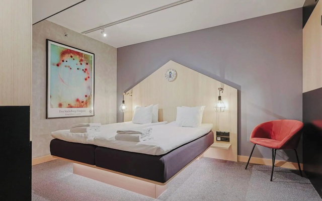 Hotel With Urban Deli