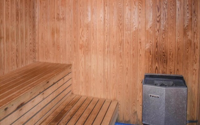 Amazing Home in Konga With 9 Bedrooms, Sauna and Wifi