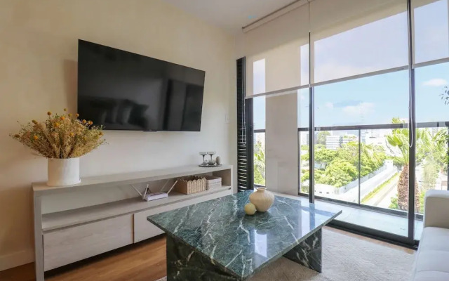 w Stunning 1BR w Great Deco in San Isidro