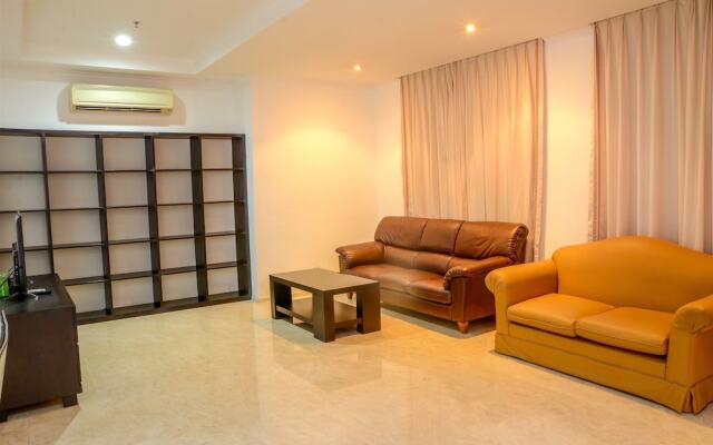 Spacious FX Residence with Mall Access