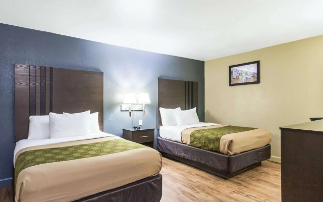 Econolodge Inn & Suites