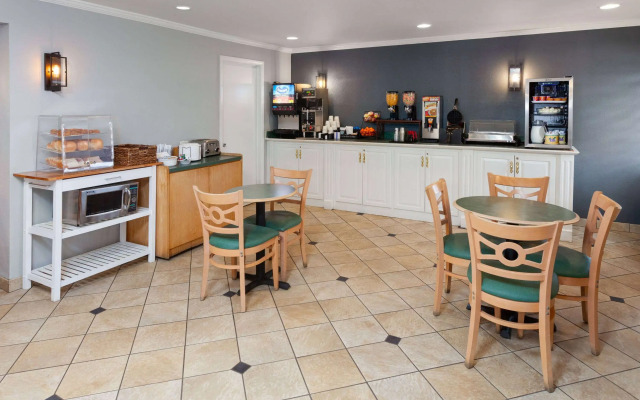La Quinta Inn by Wyndham Cleveland Independence