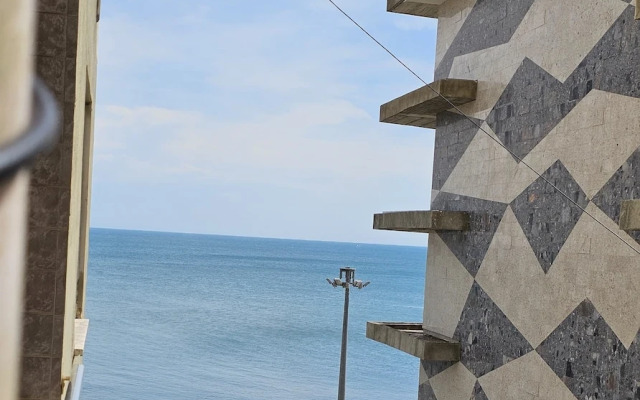 Elly Seaside Apartment