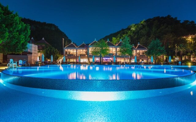 Hillside Beach Club